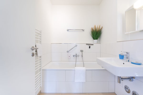 Foto van Huis met toegang tot een spa vlakbij de zee - Vakantiehuis in Travemünde - BathRoom
