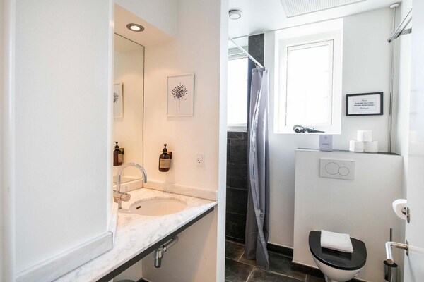 Foto van Familie-uitje in de buurt van Kongens Nytorv - Vakantiehuis in København - BathRoom