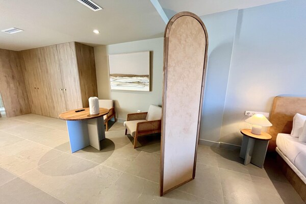 Foto van Appartement La Plaza 2 Deluxe met jacuzzi - Vakantiehuis in Alicante - LivingRoom