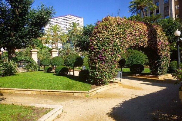 Foto van Appartement La Plaza 2 Deluxe met jacuzzi - Vakantiehuis in Alicante - AreaSummer5KM