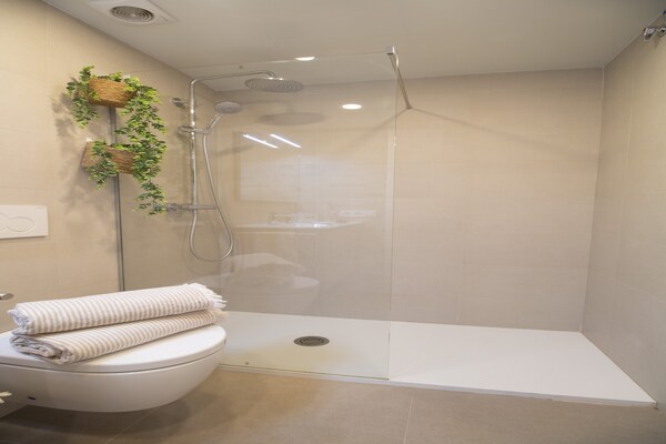 Foto van Appartement aan zee in Calella met strandtoegang - Vakantiehuis in Calella - BathRoom