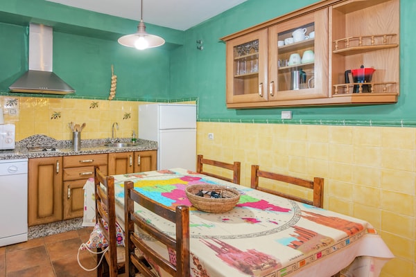 Foto van Geschakeld vakantiehuis naast een natuurplas in het dorpje Casas del Monte - DiningRoom