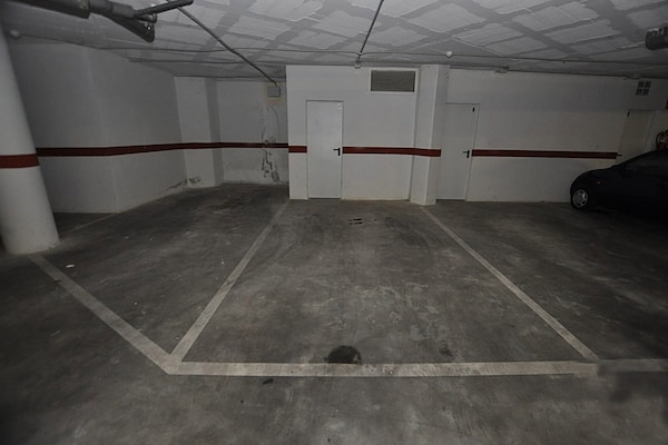 Foto van Appartement in Roses bij zandstrand - Vakantiehuis in Rosas / Roses - Garage