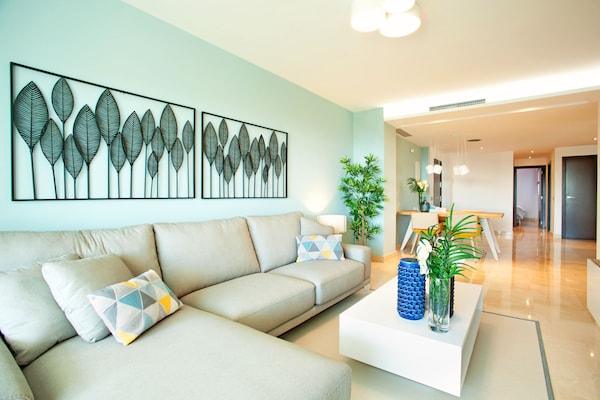 Foto van Modern appartement met zwembad - Vakantiehuis in Ojen - LivingRoom