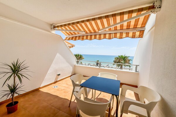 Foto van Studio aan Bajondillo Strand met Uitzicht - Vakantiehuis in Torremolinos - TerraceBalcony
