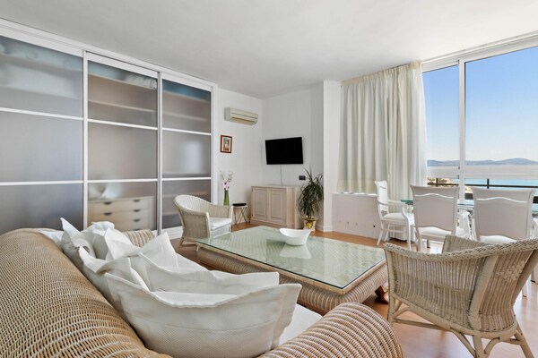 Foto van Kustverblijf in Torre de la Roca - Vakantiehuis in Torremolinos - LivingRoom