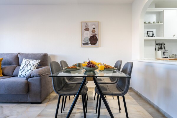 Foto van Faro's Arroyo de la Miel appartement in Malaga - Vakantiehuis in Málaga - DiningRoom