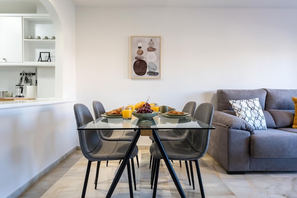Foto van Faro's Arroyo de la Miel appartement in Malaga - Vakantiehuis in Málaga - DiningRoom
