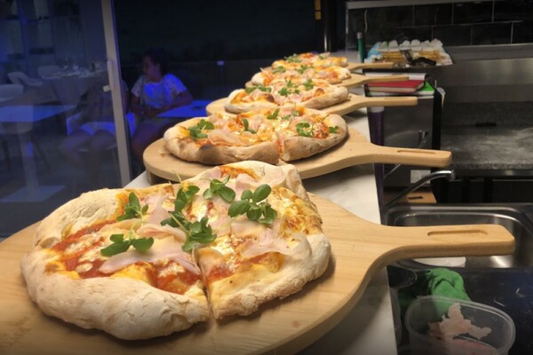 Foto van Elegant 2-Bed Apartment | Alcazaba Lagoon (1604) - Vakantiehuis in Casares - Ambiance