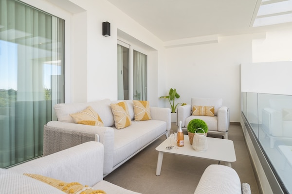 Foto van Stijlvol appartement aan de lagune - Vakantiehuis in Casares - TerraceBalcony