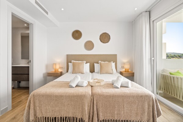 Foto van AL4-1911 ESTEPONA - APARTMENT - ALCAZABA LAGOON - Vakantiehuis in Casares - BedRoom