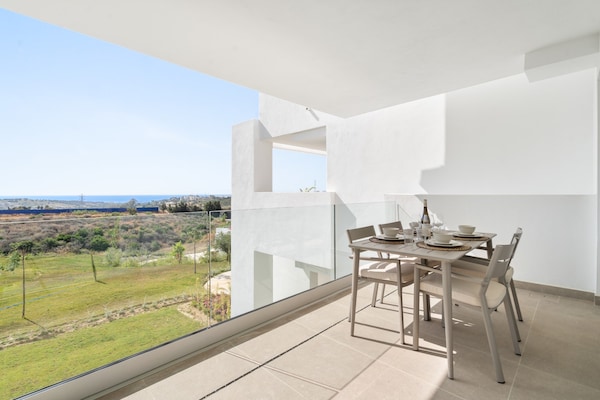 Foto van AL4-1911 ESTEPONA - APARTMENT - ALCAZABA LAGOON - Vakantiehuis in Casares - TerraceBalcony