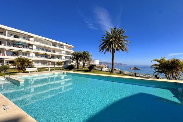 Foto van Appartement aan zee in Nerja bij El Salon - Vakantiehuis in Nerja - PoolOfHouse