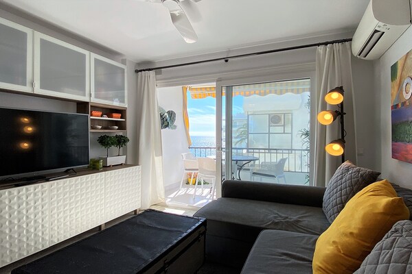 Foto van Appartement aan zee in Nerja bij El Salon - Vakantiehuis in Nerja - LivingRoom