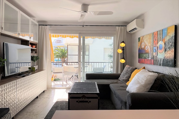 Foto van Appartement aan zee in Nerja bij El Salon - Vakantiehuis in Nerja - LivingRoom