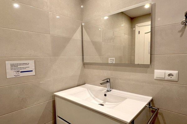 Foto van Appartement aan zee in Nerja bij El Salon - Vakantiehuis in Nerja - BathRoom