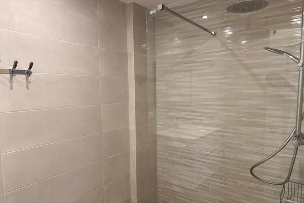Foto van Appartement aan zee in Nerja bij El Salon - Vakantiehuis in Nerja - BathRoom