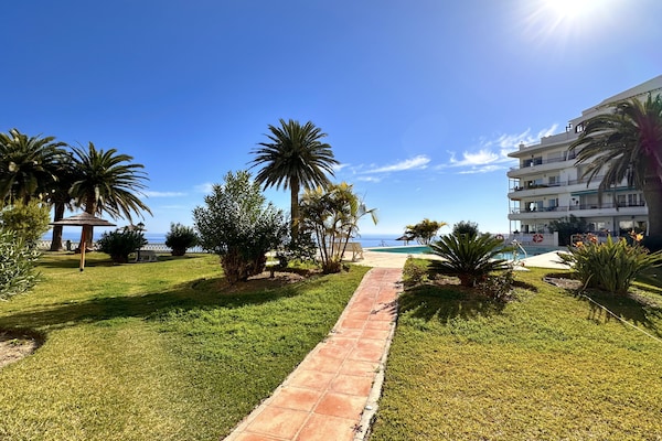 Foto van Appartement aan zee in Nerja bij El Salon - Vakantiehuis in Nerja - GardenSummer