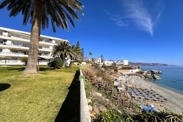 Foto van Appartement aan zee in Nerja bij El Salon - Vakantiehuis in Nerja - GardenSummer