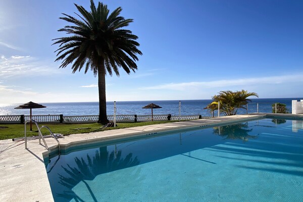 Foto van Appartement aan zee in Nerja bij El Salon - Vakantiehuis in Nerja - PoolOfHouse
