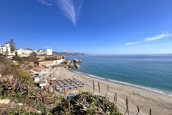 Foto van Appartement aan zee in Nerja bij El Salon - Vakantiehuis in Nerja - PoolOfHouse