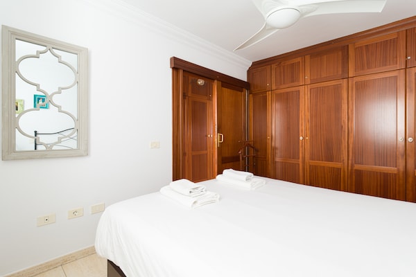Foto van Appartement in Las Palmas bij Playa de Las Canteras - BedRoom