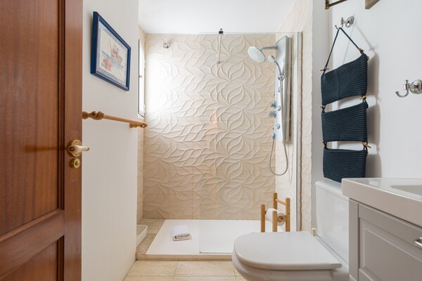 Foto van Appartement in Las Palmas bij Playa de Las Canteras - BathRoom