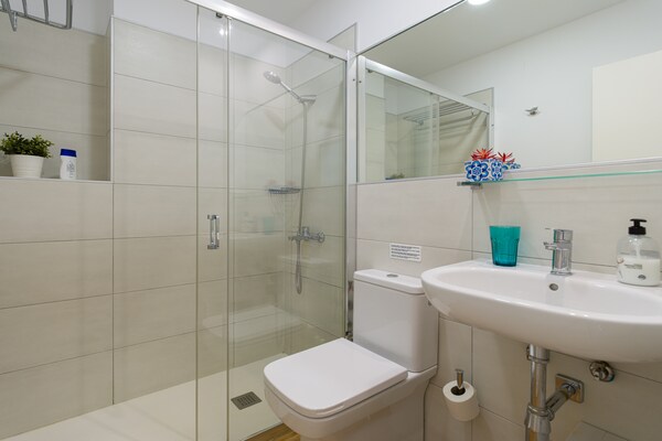 Foto van Studio in Las Palmas bij Playa de Las Canteras - Vakantiehuis in Las Palmas de Gran Canaria - BathRoom