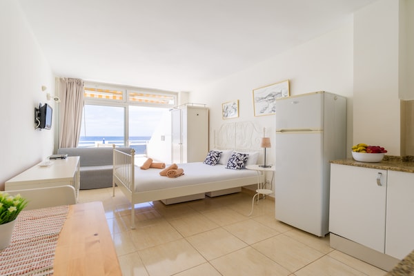 Foto van Huis bij Playa de Las Canteras met Zeezicht - Vakantiehuis in Las Palmas de Gran Canaria - LivingRoom