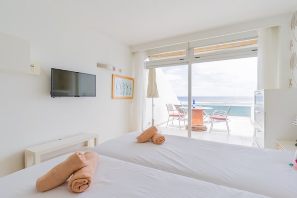 Foto van Strandappartement in Las Palmas met terras - Vakantiehuis in Las Palmas de Gran Canaria - BedRoom