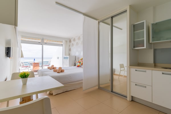 Foto van Strandappartement in Las Palmas met terras - Vakantiehuis in Las Palmas de Gran Canaria - BedRoom