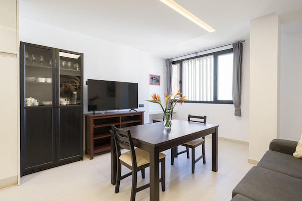 Foto van Loft in Las Palmas bij Las Canteras Strand - Vakantiehuis in Las Palmas de Gran Canaria - DiningRoom