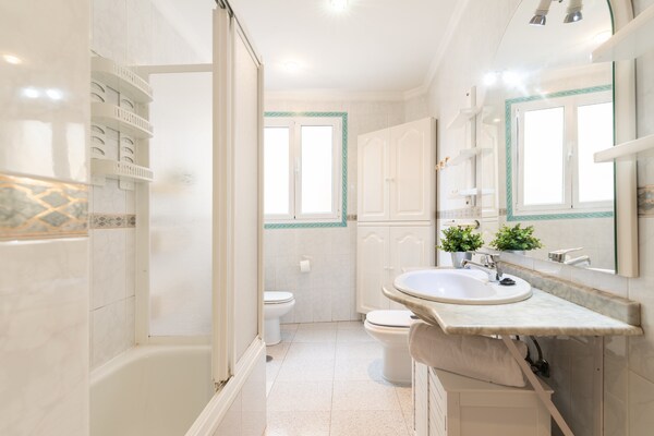 Foto van Huis bij Playa de Las Canteras met Tuin - Vakantiehuis in Las Palmas de Gran Canaria - BathRoom