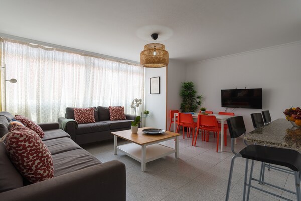 Foto van Huis bij Playa de Las Canteras met Tuin - Vakantiehuis in Las Palmas de Gran Canaria - LivingRoom
