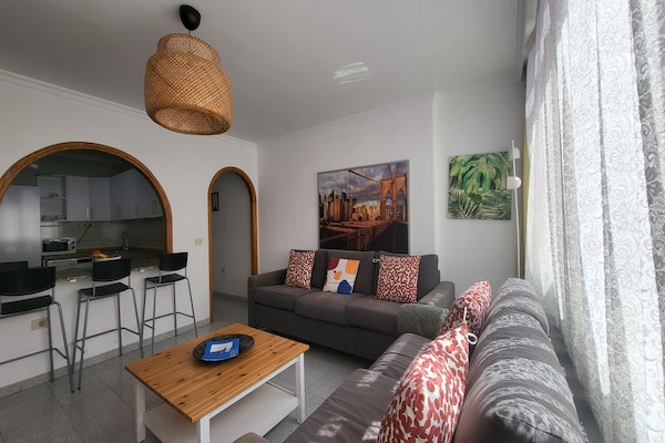 Foto van Huis bij Playa de Las Canteras met Tuin - Vakantiehuis in Las Palmas de Gran Canaria - LivingRoom