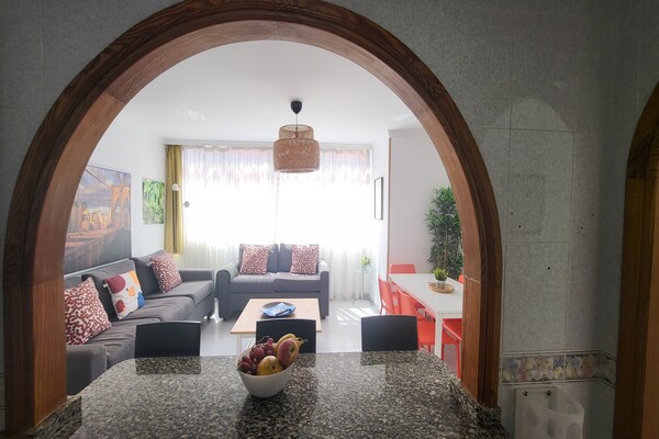 Foto van Huis bij Playa de Las Canteras met Tuin - Vakantiehuis in Las Palmas de Gran Canaria - LivingRoom