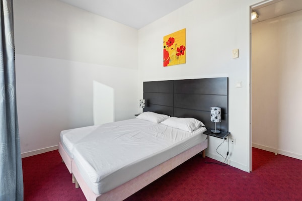 Foto van Chique, lichte zwembadoase in Grasse - Vakantiehuis in Grasse - BedRoom