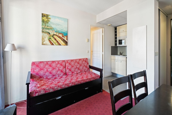 Foto van Chique, lichte zwembadoase in Grasse - Vakantiehuis in Grasse - LivingRoom
