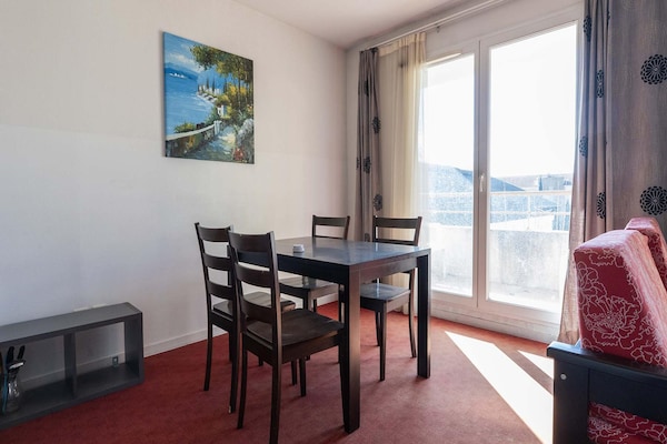 Foto van Zonnige ontsnapping op heuvel met zwembad, Grasse - Vakantiehuis in Grasse - DiningRoom