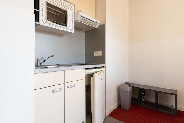 Foto van Zonnige ontsnapping op heuvel met zwembad, Grasse - Vakantiehuis in Grasse - Kitchen