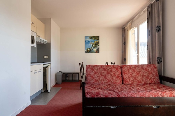 Foto van Zonnige ontsnapping op heuvel met zwembad, Grasse - Vakantiehuis in Grasse - LivingRoom