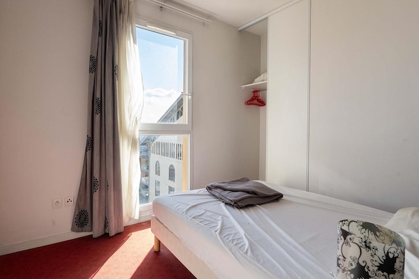 Foto van Zonnige ontsnapping op heuvel met zwembad, Grasse - Vakantiehuis in Grasse - BedRoom