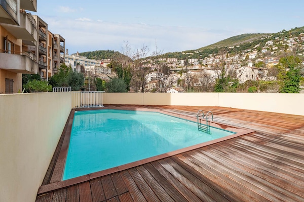 Foto van Appartement in Grasse met uitzicht op het zwembad - Vakantiehuis in Grasse - PoolOfHouse