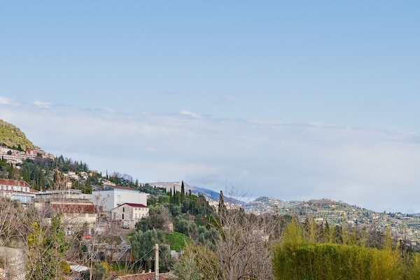 Foto van Appartement in Grasse met uitzicht op het zwembad - Vakantiehuis in Grasse - AreaSummer1KM