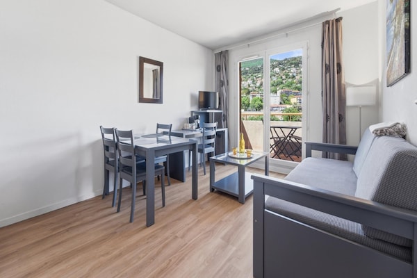 Foto van Zonnig vakantieappartement in Grasse voor 4 personen - LivingRoom