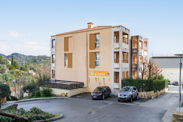Foto van Verblijf met uitzicht op de bergen in Grasse - Vakantiehuis in Grasse - ExteriorSummer