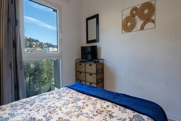Foto van Verblijf met uitzicht op de bergen in Grasse - Vakantiehuis in Grasse - BedRoom