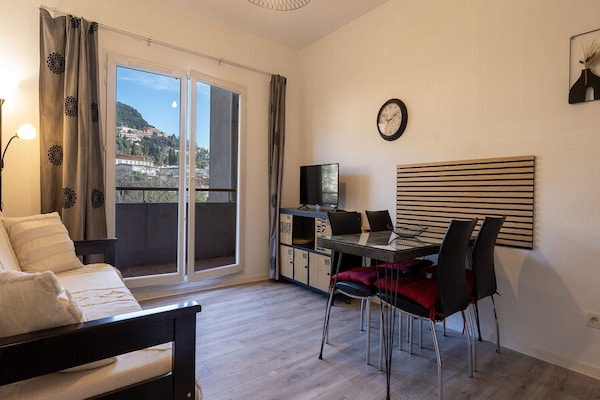 Foto van Verblijf met uitzicht op de bergen in Grasse - Vakantiehuis in Grasse - DiningRoom