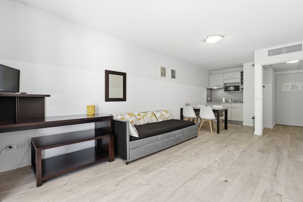 Foto van Appartement aan de Rivièra in Grasse met balkon - Vakantiehuis in Grasse - LivingRoom