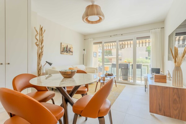 Foto van Licht appartement met airconditioning en uitzicht op zee - Antibes - Untagged
